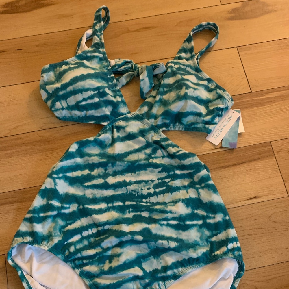 Beach Betty cut out swimsuit